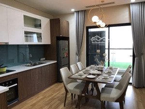 tôi bán căn hộ golden park, dương đình nghệ, 96m2, 3 ngủ, giá 10,2 tỷ. lh: 