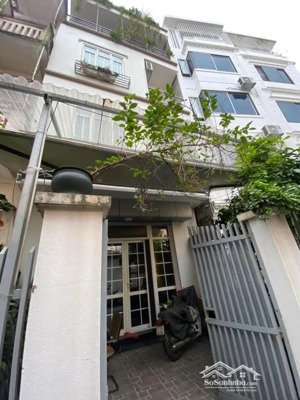 bán nhà ngã tư liễu giai đội cấn - nhà sân vườn hai mặt ngõ - sân rộng để 10 xe máy - 10m ra ô tô