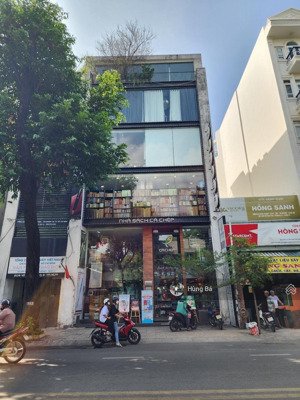 siêu khan hiếm! bán nhà hoàng diệu, quận 4. dt: 13x16m - 4 tầng - hđt: 80 triệu/th. giá 31 tỷ