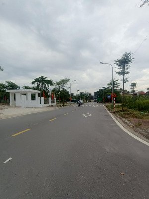 bán đất đấu giá ngũ hiệp gần tecco giá siêu rẻ, dt; 68m/giá 9,7tỷ. có thương lượng.