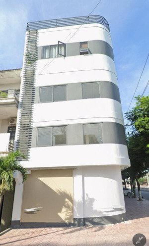cho thuê nhà 3 tầng góc 2 mặt tiền ngô quyền - trương định 157m2, dtsd 400m2 cách biển 700m