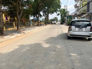 đất kinh doanh tại tổ 9 quang minh sát kcn quang minh giá chỉ 6x 