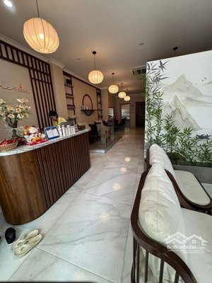 chủ hạ giá bán gấp căn nhà 5 tầng thang máy full nội thất, kinh doanh phố gia thuỵ, bao thuế phí