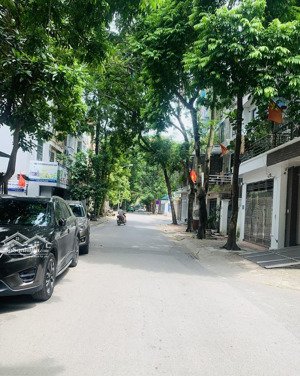 chủ cần tiền gấp bán nhà văn quán 83m2, 18tỷ8 vỉa hè 2 bên 5 tầng ô tô kd