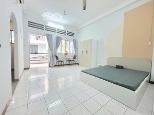căn hộ 1pn bancong _ thang máy gần cầu vượt 3/2