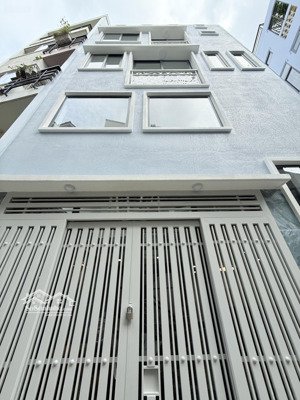 hiếm- nhà xây mới lê văn sỹ, quận 3- ngang lớn 6m- căn góc thoáng- có sân đậu xe, trồng cây xanh