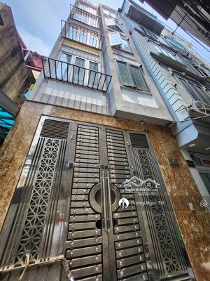 (chính chủ)bán nhà đường láng trung tâm đống đa 5 tầng đẹp 6 phòng ngủ chỉ 9.9tỷ - 30m ô tô