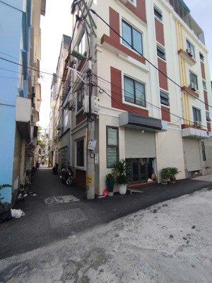 bán nhà phúc lợi, 5 tầng, căn góc mặt tiền 6.9m, 5.85 tỷ, ô tô đỗ cửa