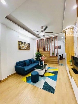 tôi cho thuê nhà ngõ 95 chùa bộc 50m x 4 tầng, full nội thất, 4pn, 3wc, khách bếp. giá 15tr/th