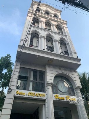 bán toà nhà chdv đẳng cấp q7 thu nhập 200tr/tháng - 6 tầng có hầm gồm 37pn full - 850m2 sàn - 36 tỷ