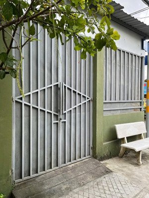 cho thuê nhà ngay mặt đường số 5, p. cát lái. giá 6.5 tr/th