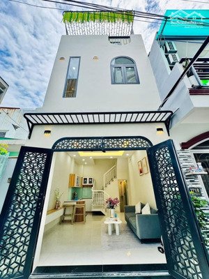 bán gấp nhà riêng tại đường bông sao, phường 5, quận 8. chỉ 2,65tỷ. hẻm xe hơi. 63m2z