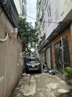 chính chủ bán nhà ngõ 562 số nhà 28 lĩnh nam, ô tô qua nhà kinh doanh, giá tốt