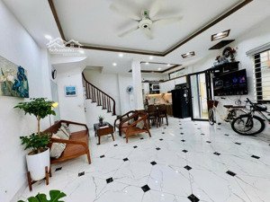 nhà ngọc khánh, ngõ ba gác thông, vừa ở vừa kinh doanh, dân xây kcbt, tặng lại nội thất 36m2*5t