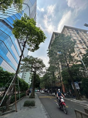 shophouse 363m2 2 tầng tại hoàng đạo thúy, vị trí vip - dt cho thuê 170tr/ tháng