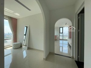 cần bán căn hộ officetel tại golden king - q7 giá 79tr/m2, giao liền. lh 