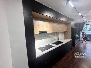 nhà đẹp trung tâm nguyễn sơn ô tô 7 chỗ vào nhà, khu vực lõi trung tâm phường bồ đề