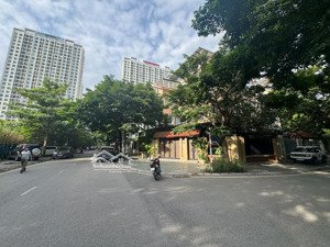 bán bt lô góc đẳng cấp ở thành phố giao lưu, view hồ, vị trí đắc địa đón quy hoạch, 170m2.