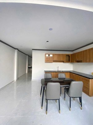 bên e còn 5 căn nhà mới mặt đường thiện tân. gần công an xã thiện tân. giá ưu đãi