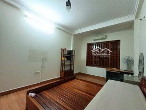 bán gấp nhà trần duy hưng, dân xây, ngõ 3 gác tránh xe máy, thoáng, 100m ra đường ô tô tránh, 60m2