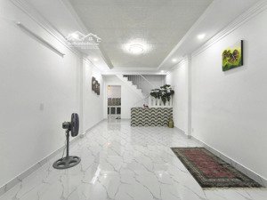 vị trí gần sân bay vì bước ra hxh nguyễn văn công dt 54 m2 kết cấu 2 tầng 3 pn giá 5 tỷ 5