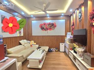 Bán nhà Kim Mã ngõ nông gần phố 2 thoáng nhà đẹp vuông vắn 47m 5 tầng giá 13.2 tỷ ( có TL ) .