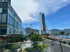 khách sạn 2 mặt tiền view biển đường phạm văn đồng và phạm ngọc thạch/ vĩnh hải / bắc nha trang