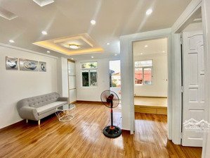 bán gấp chung cư tc. hoàng quốc việt 55m, 2pn, 2wc, đầy đủ nội thất mới