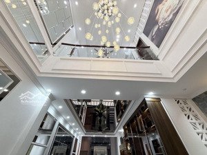 bán nhà tại đường ngọc khánh 57m2, 7 tầng thang máy giá 18 tỷ. ba đình