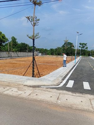 cân bán đất hòa lạc 125 m lở hậu giá thấp hơn thị trương 500tr.sổ đỏ săn sàng sang tên