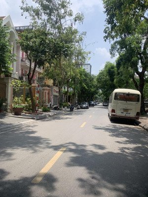 biệt thự hoài thanh - 69 tỷ - căn góc - 250m - 6 tầng - mt 11m - thang máy - kinh doanh - văn phòng