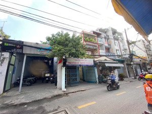 mặt tiền trần quang khải, tân định, q1. dt: 16 x 16m (250m2). ctxd: hầm + 8 tầng. giá: 139 tỷ