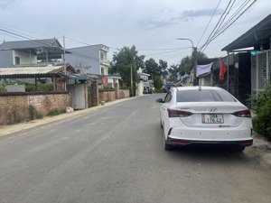 cần bán lô đất có dt 179m2 trong đó có 60m2 tc