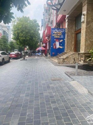 toà nhà văn phòng - phố nguyễn hoàng - 8 tầng - 30 ô tô đỗ cửa 280m2 x 8t, mt 11m