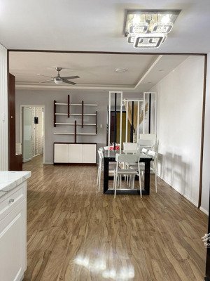 cần bán gấp căn hộ hùng vương plaza quận 5, có 3pn 3wc giá 9.050 tỷ 130m2