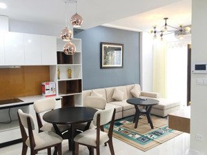 cần bán căn góc 2 phòng 70m2 cộng hoà plaza. giá bán 4,3 tỷ. lh a toàn