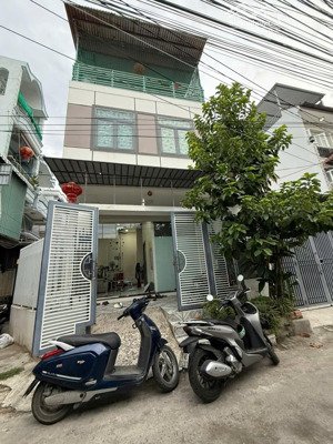 chủ bán nhà căn góc 3 tầng đúc kiên cố gần ngay siêu thị go dt 53,7m2 đường ht 3m, giá 3tỷ650tr tl