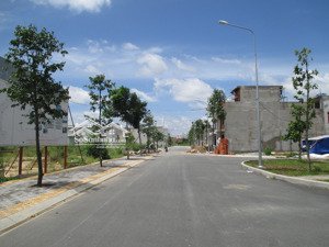 bán nhanh lô đất mặt tiền 40m giá 10tr/m2 - mất 7phút di chuyển về sân bay qt long thành - sổ sẵn