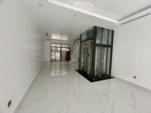cho thuê nguyên căn nhà mới hoàn thiện có thang máy hoàng huy mall