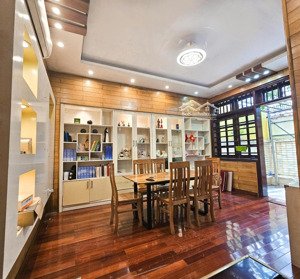 bán gấp biệt thự mễ trì thượng diện tích 216m2 giá chỉ hơn 200 triệu/m2