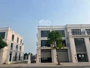 chiết khấu siêu khủng lên đến 30%!!!
căn shophouse xẻ khe mặt đường tương lai cách vincom 200m