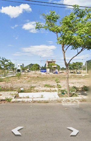 bán lô góc 2 mặt tiền song song với nguyễn phước lan ngay nam hoà xuân