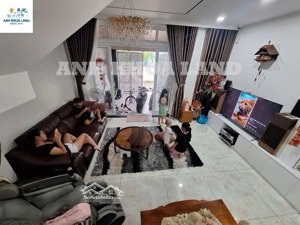 bán nhà - vị trí kinh doanh sầm uất mặt tiền đường tự do - sát vincom lê văn việt - giá: 9,2 tỷ