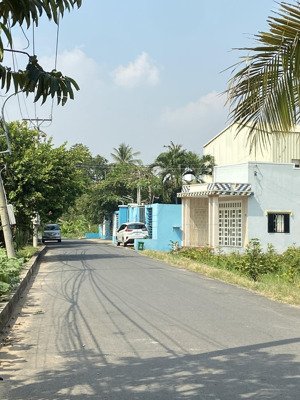 cần bán nền (6,2x20) 124m có 93m thổ gần ubnd vĩnh phú cách sông sg 200m giá chỉ nhỉnh 4 tỷ nhỏ