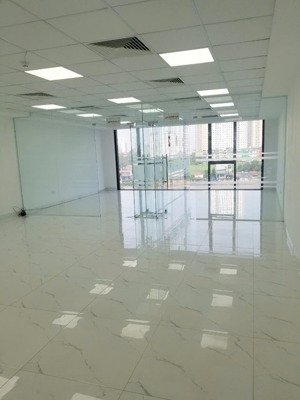 cho thuê văn phòng view kính dt 100m2 giá 15.5 triệu/tháng mặt đường giải phóng - hoàng mai