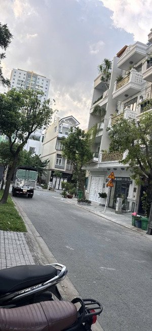 cần bán gấp nhà phố khu belleza, công ích quận 4 đường phạm hữu lầu quân 7