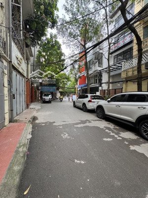 bán nhà phố hoàng cầu đống đa 62/70m2 5 tầng 4m mt giá 27.9 tỷ