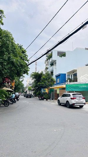 bán mt lê đức thọ p6 gv.dt:4x17m.giá:10.7 tỷ.nhà 3 lầu.lh 