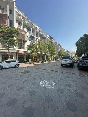 cho thuê nhà dự án the manor nguyễn xiển,diện tích 75m2 * 5 tầng, giá 30triệu,lh 