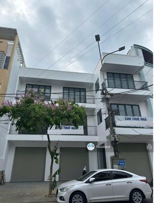 cho thuê nhà nguyên căn mặt tiền. phù hợp làm văn phòng công ty, đào tạo giáo dục, spa